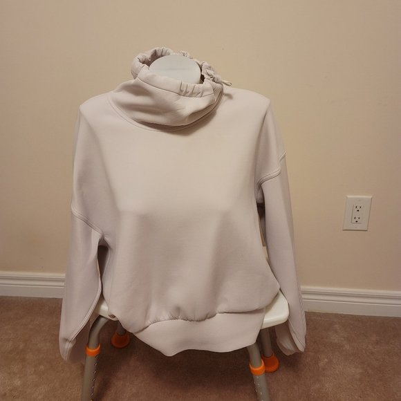 Lululemon Pullover - Picture 1 of 8